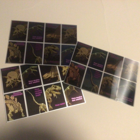 Wilton 🦖 Dinosaur Character Cake Pan with Dinosaur Themed Party Favours - Picture 6 of 9